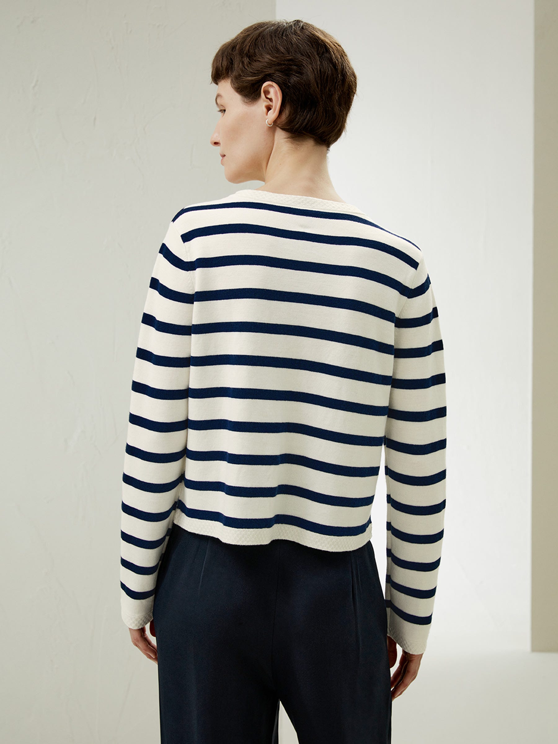 #color_navy-blue-with-white-stripes