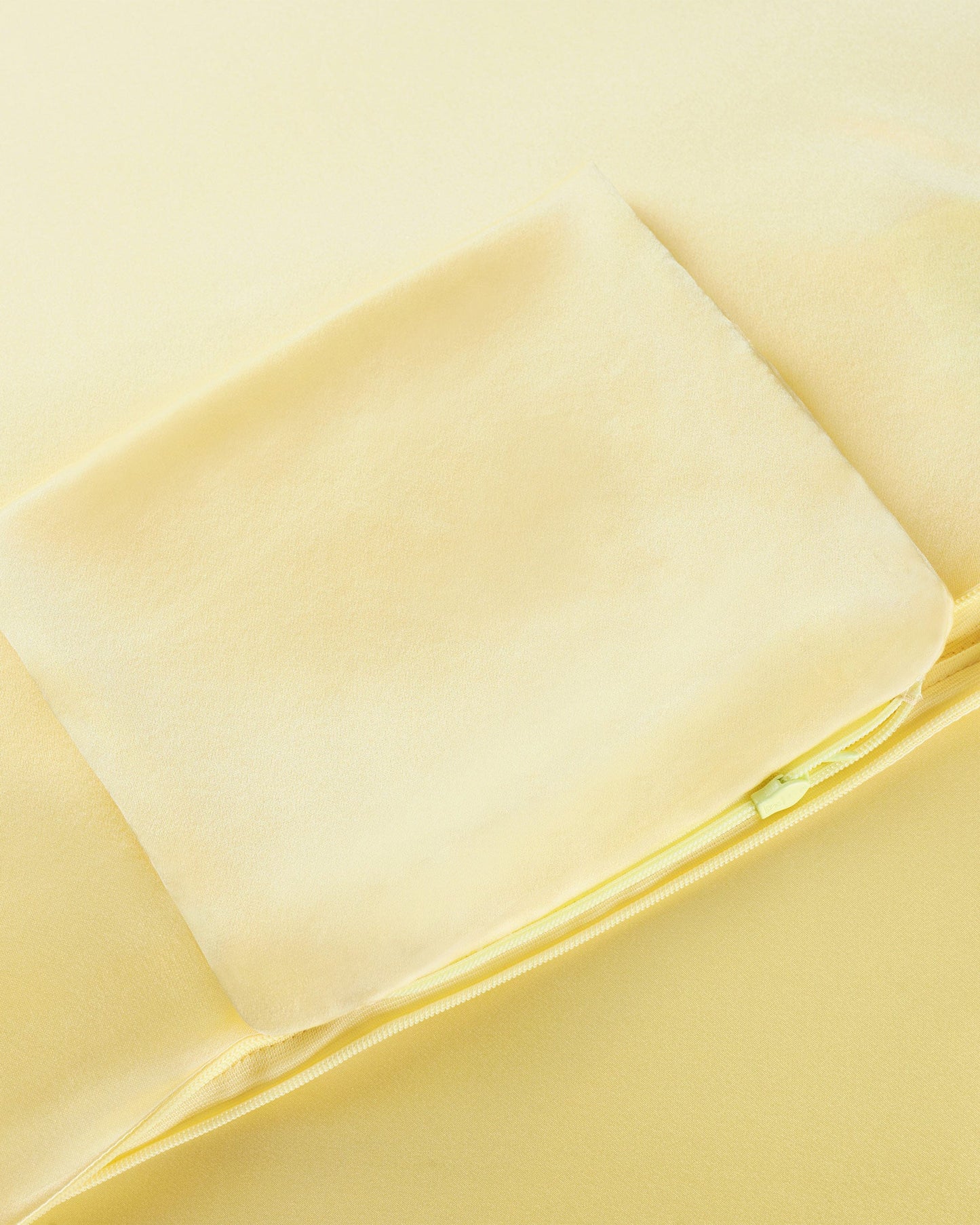 LILYÁUREA™ Non-Colorants Golden Silk Pillowcase