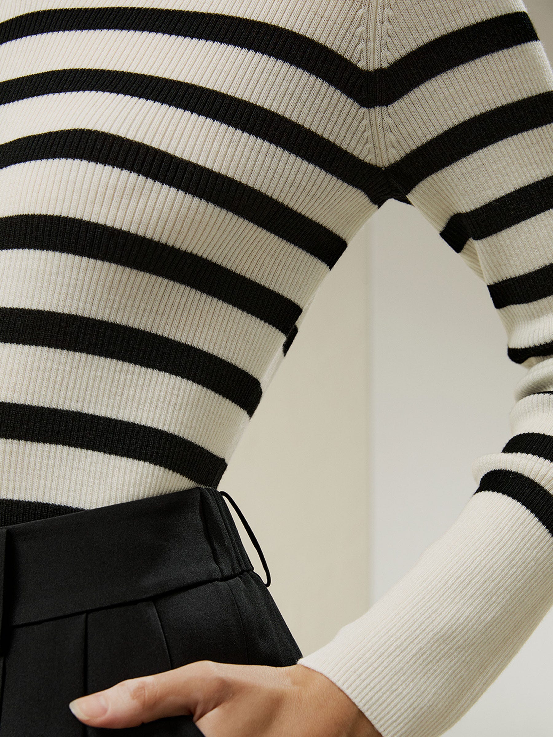 #color_white-with-black-stripes