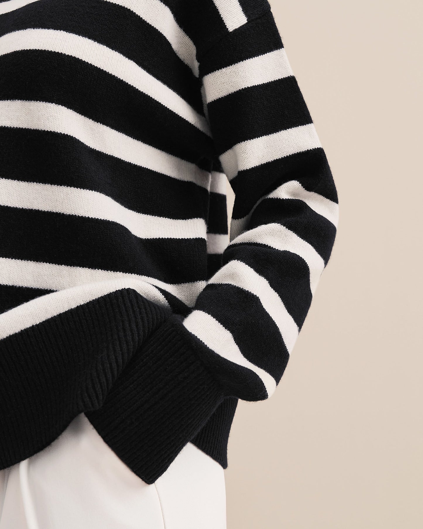 #color_black&white-stripes